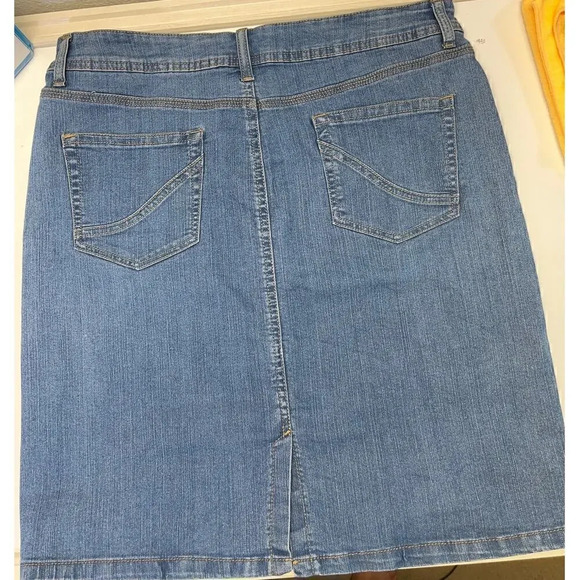 Wrangler Womens Size 12/M Blue Jean Skirt Pockets Back Slit - Picture 11 of 12